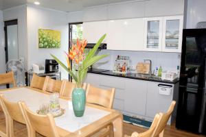 Η κουζίνα ή μικρή κουζίνα στο Nam Vien Mountain View +23 φωτογραφίες