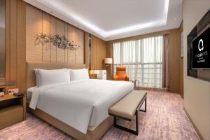 Postel nebo postele na pokoji v ubytování The Qube Xuzhou