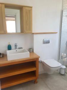 Ένα μπάνιο στο Derya Beach Agullu Villa 6 +10 φωτογραφίες