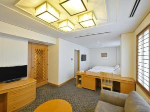 TV a/nebo společenská místnost v ubytování Rihga Hotel Zest Takamatsu