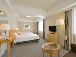 Postel nebo postele na pokoji v ubytování Rihga Hotel Zest Takamatsu