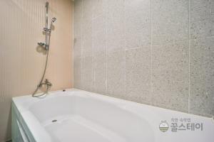 Koupelna v ubytování Brown Dot Hotel Guun