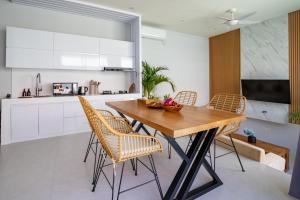 Fotografie z fotogalerie ubytování Unwind in Style - Brand New 2BR Villa with Pool v destinaci Kerobokan