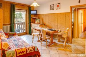 a kitchen with a table and chairs in a room at Art Apartments Casa Lapis in Livigno
