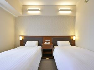 Postel nebo postele na pokoji v ubytování Rihga Hotel Zest Takamatsu