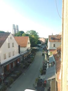 Khu vực xung quanh gần nhà khách