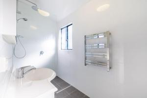 Ένα μπάνιο στο Starfish Lodge, 2-1a Messines St - pet friendly, air con and Wi-Fi +22 φωτογραφίες