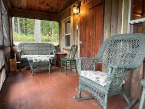 Zona d'estar a Toms Cabin On Lake Christopher