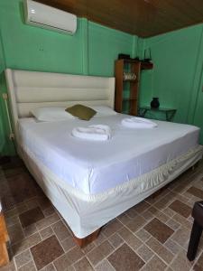 Postel nebo postele na pokoji v ubytování Tortuguero Hill Rooms