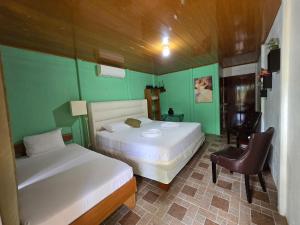 Postel nebo postele na pokoji v ubytování Tortuguero Hill Rooms