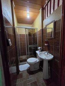 Koupelna v ubytování Tortuguero Hill Rooms