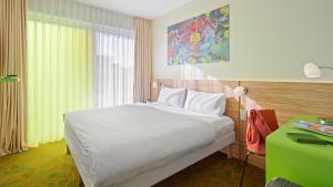 Postel nebo postele na pokoji v ubytování Hey Lou Hotel Hildesheim