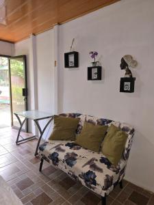 Posezení v ubytování Tortuguero Hill Rooms