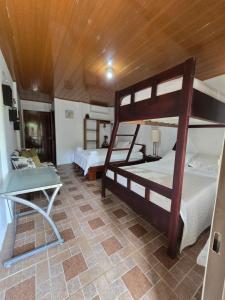 Postel nebo postele na pokoji v ubytování Tortuguero Hill Rooms