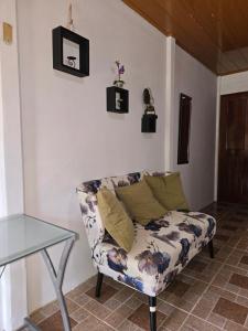Posezení v ubytování Tortuguero Hill Rooms