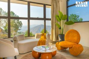 Galeriebild der Unterkunft StayVista at Luna Nova with Outdoor Pool - Ranikhet in Rānīkhet