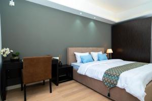 EAST VIEW RESIDENCES Building Tower B#Amazing view! access Phnom Penh! Max 2-4ppl房間的床