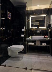 Koupelna v ubytování Deventure Sarovar Portico Patel Nagar