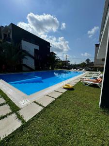 Bazén v ubytování Aparthotel Alfa nebo v jeho okolí