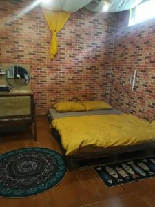 Postel nebo postele na pokoji v ubytování Ở Mô Dalat