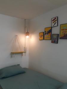 Postel nebo postele na pokoji v ubytování Ở Mô Dalat