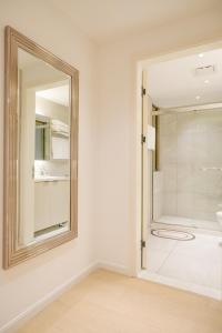 Ένα μπάνιο στο Shanghai Sunshine House - family friendly suite - near the Bund & Yu Garden