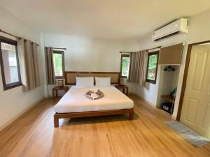 Postel nebo postele na pokoji v ubytování Samed Cabana Resort