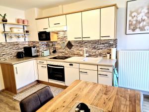 Kuchyň nebo kuchyňský kout v ubytování Apartments Fasl
