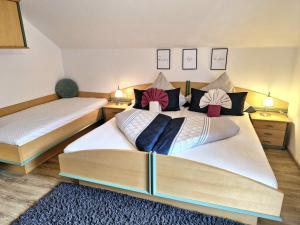 Postel nebo postele na pokoji v ubytování Apartments Fasl