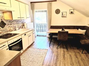 Kuchyň nebo kuchyňský kout v ubytování Apartments Fasl