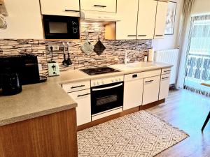 Kuchyň nebo kuchyňský kout v ubytování Apartments Fasl