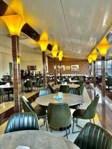 a restaurant with tables and chairs and a cafeteria at Gold Hotel in Istanbul