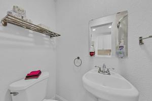 Koupelna v ubytování Hollywood Luxury Hotel Like House By Beach #192 + 28 fotografií