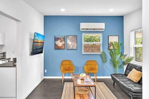 a living room with a couch and a blue wall at Hollywood 2 Bdrm Beach Vacation & Hard Rock Sc02 in Hollywood