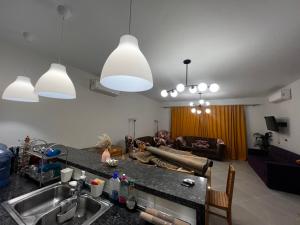 TV a/nebo společenská místnost v ubytování Marassi Pent house Golf View