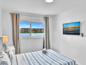 Gallery image of 2br Lakeside Getaway - Peaceful Waterfront Stay in Davie +45 photos