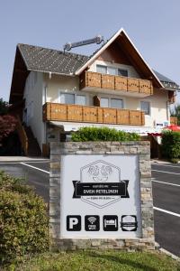 a sign in front of a building at Gosti&scaron;če Pri Dveh Petelinih in Bled