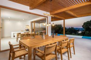 Πισίνα στο ή κοντά στο Villa 2 with Pool Soline, Krk, 280 m from beach, by 4Villas