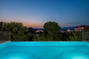 Πισίνα στο ή κοντά στο Villa 2 with Pool Soline, Krk, 280 m from beach, by 4Villas