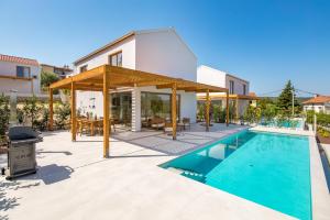 Πισίνα στο ή κοντά στο Villa 2 with Pool Soline, Krk, 280 m from beach, by 4Villas +53 φωτογραφίες