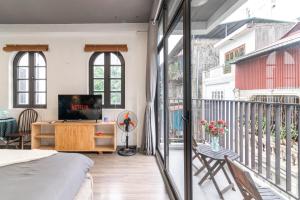 Balkón nebo terasa v ubytování SaziHome Le Thanh Tong Hanoi