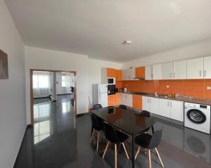 Kuchyň nebo kuchyňský kout v ubytování Villa RESIDENCIAL EUNICE