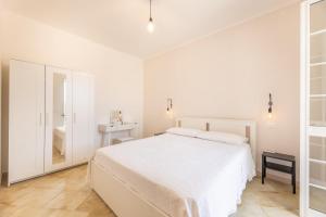 Postel nebo postele na pokoji v ubytování Villa Dolcevivere + 22 fotografií