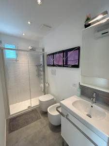 a bathroom with a toilet and a shower and a sink at L'incanto Home 2 in Cittadella