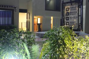 Orchha Club and Resort - OCR外面的花园