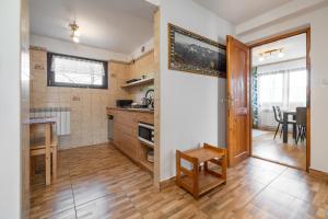 Kuchyňa alebo kuchynka v ubytovaní Apartament u Kostka
