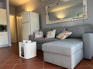 A kitchen or kitchenette at Porto Coda Cavallo Salina Bamba