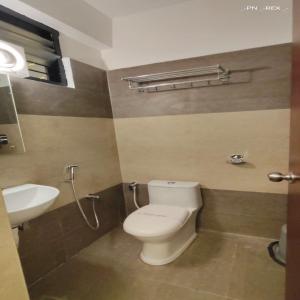 Koupelna v ubytování Hotel Royal Luxe - US consulate, Apollo hospital, Sankara natralya + 20 fotografií