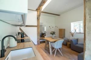 a kitchen and living room with a table and chairs at Reethus 22 Loft 2 in Timmendorfer Strand