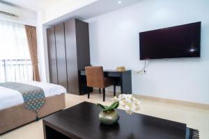 EAST VIEW RESIDENCES Building Tower B#Amazing view! access Phnom Penh! Max 2-4ppl電視和／或娛樂中心